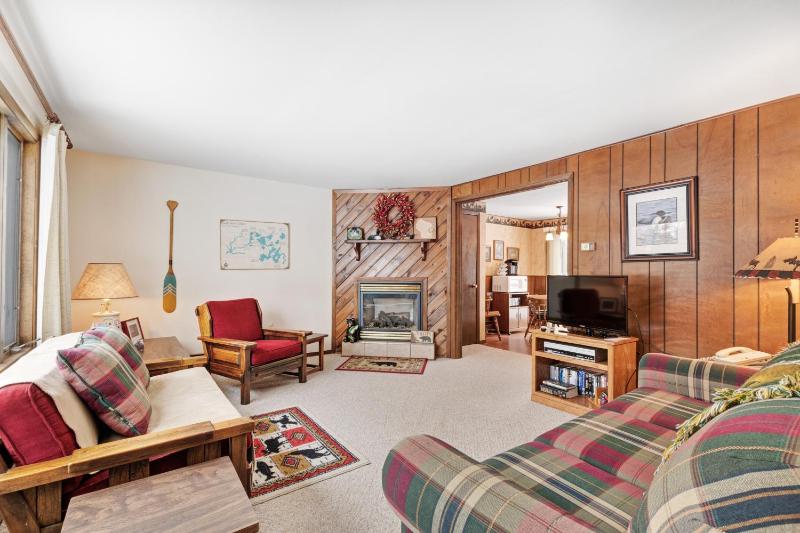 Three Bedroom Apartment image 3