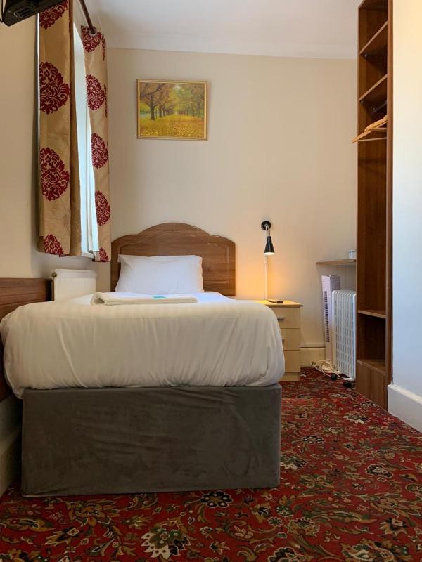 Single Room image 1