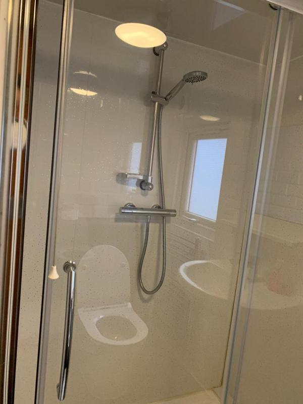 Single Room with Shared Bathroom image 2