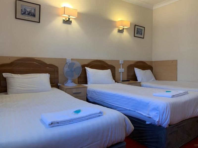 Triple Room image 2