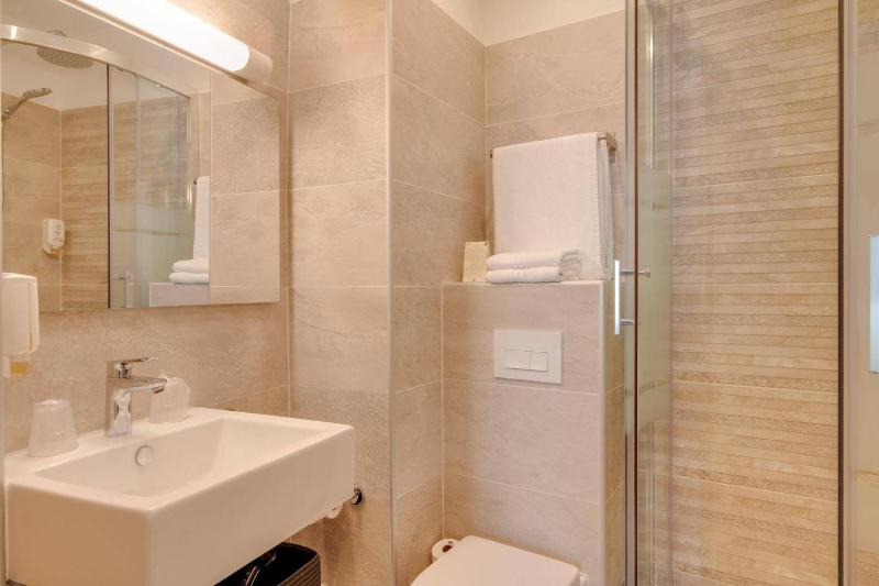 Superior Double or Twin Room image 4