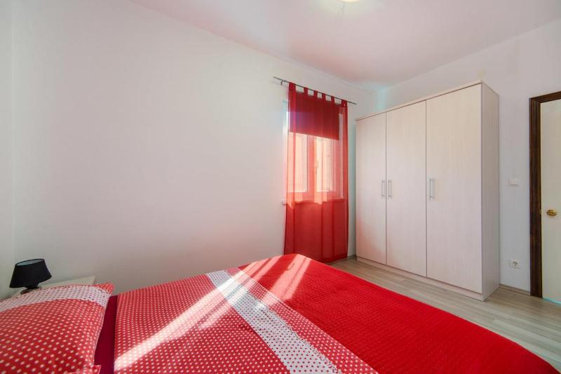 One-Bedroom Apartment with Terrace and Sea View image 3