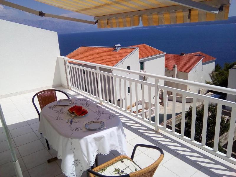 One-Bedroom Apartment with Terrace and Sea View image 2