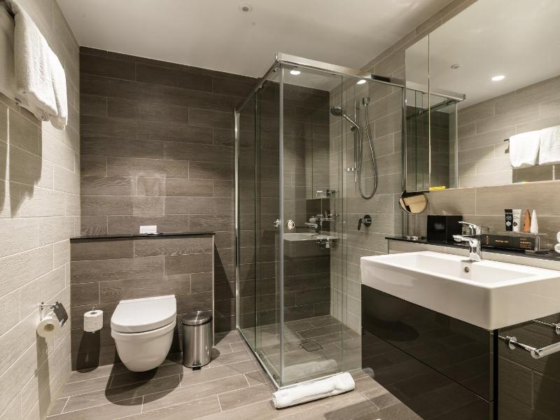 Studio Suite with Airport Facing image 3