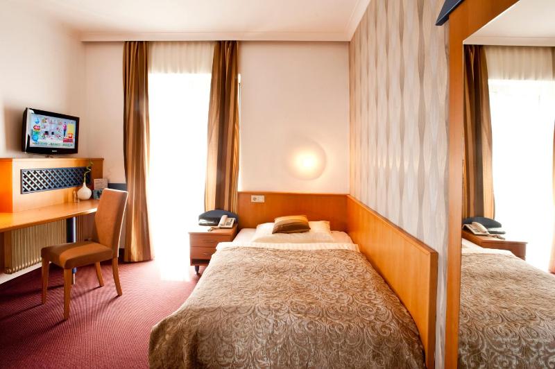 Single Room image 3