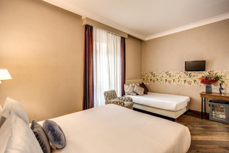 Quadruple Room image 3