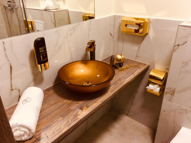 Single Room with Shower image 4