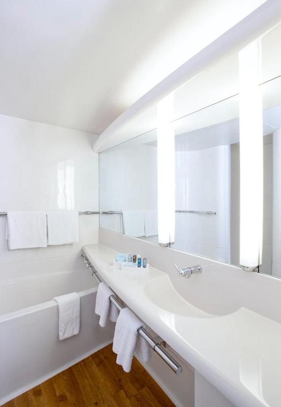 Classic Family Room with Sofa Bed image 4