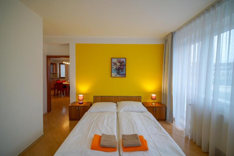 Deluxe Two-Bedroom Apartment image 1