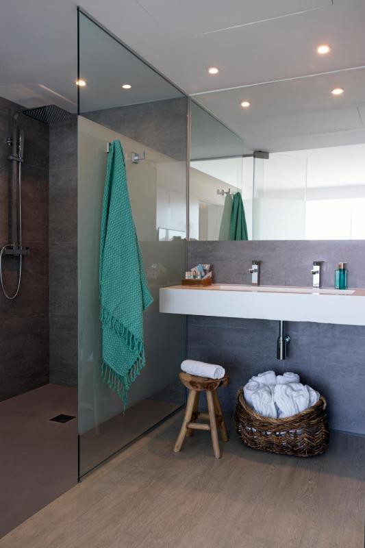 Suite with Garden View image 3