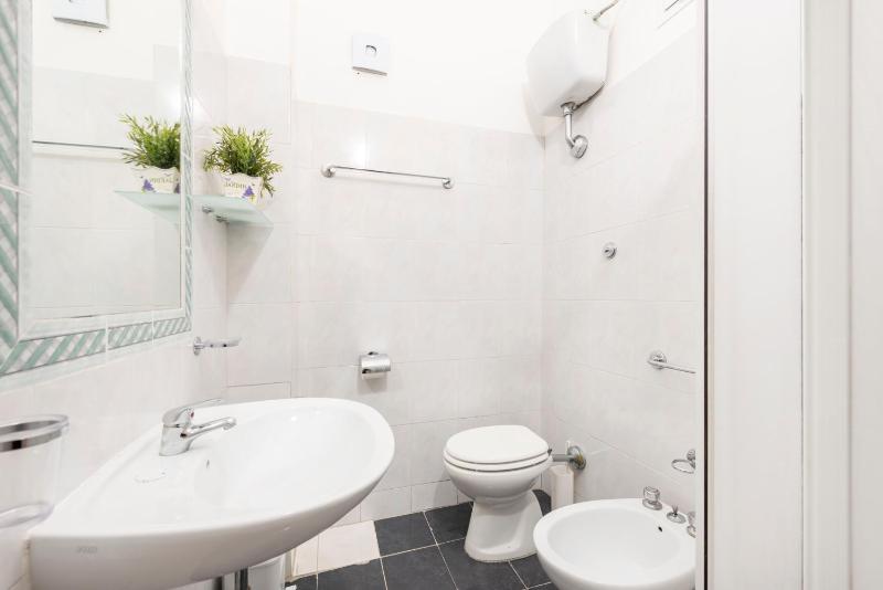 Double or Twin Room image 4