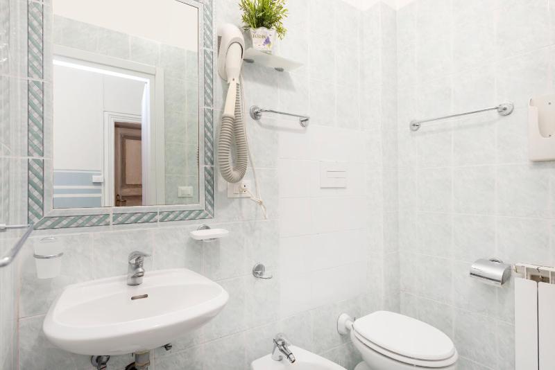 Double or Twin Room image 3