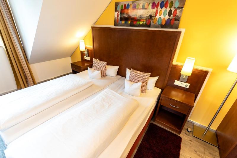 Double or Twin Room image 2