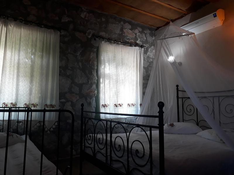 Basic Triple Room image 2