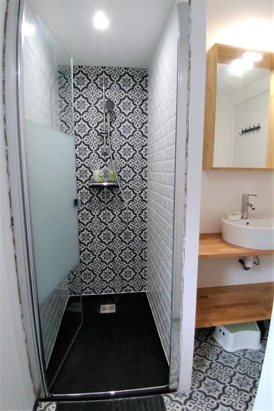 One-Bedroom Apartment image 3