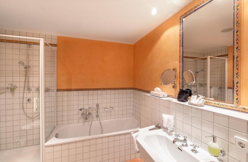 Comfort Double Room with Garden View image 3