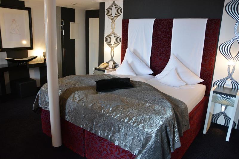 Deluxe Double Room image 4