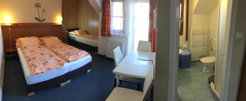Triple Room with Balcony image 3