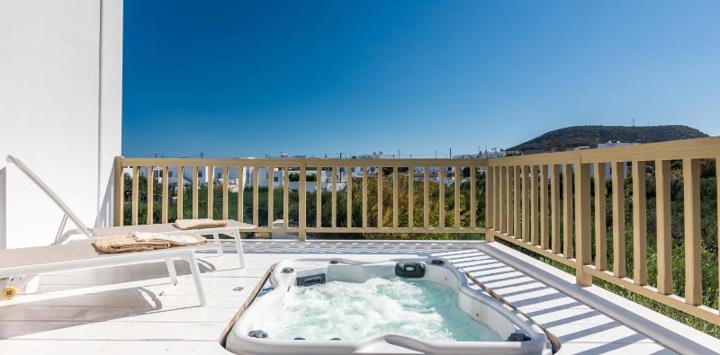 Suite with Hot Tub and Sea View image 2