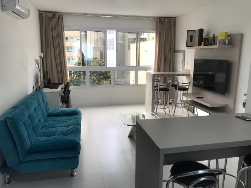 Apartamento 2 dormitórios a 350 metros do mar na Meia Praia - Itapema-sc Images