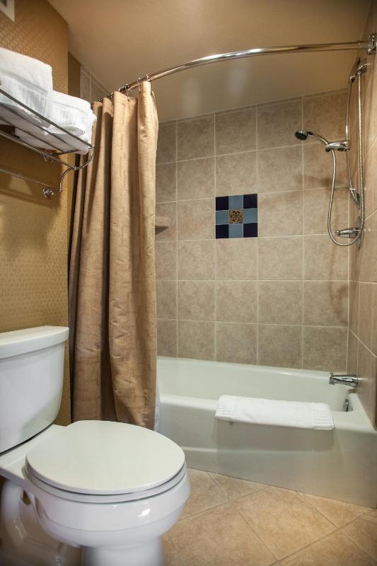 Deluxe King Room image 4