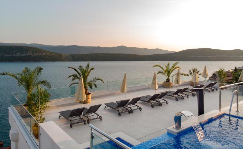 Double Room with Balcony and Sea View image 2