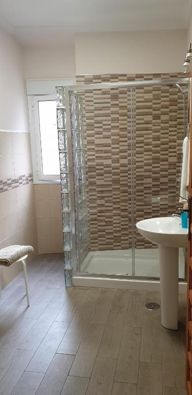 Triple Room with Shared Bathroom image 3