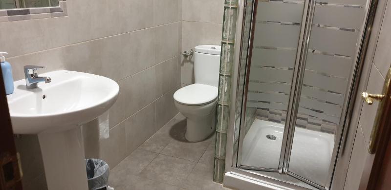 Triple Room with Shared Bathroom image 2