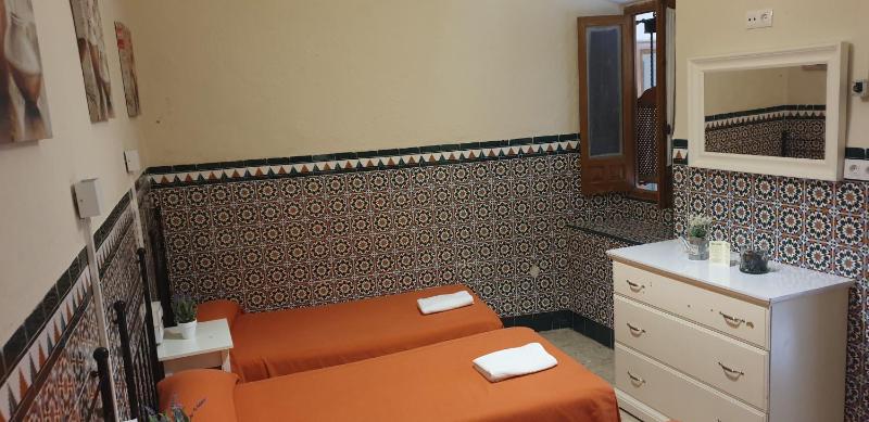 Triple Room with Private Bathroom image 2