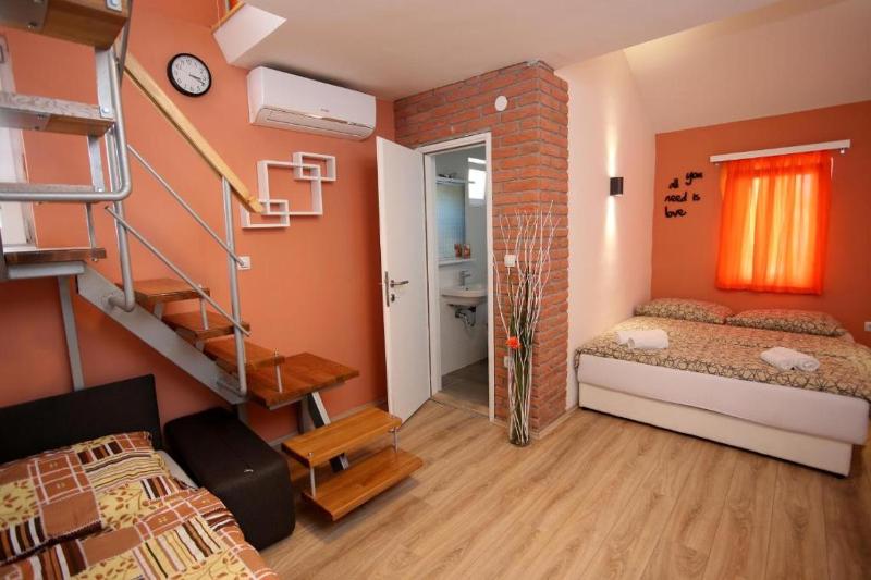 Apartments Rooms PAROMLIN CENTAR - image 3