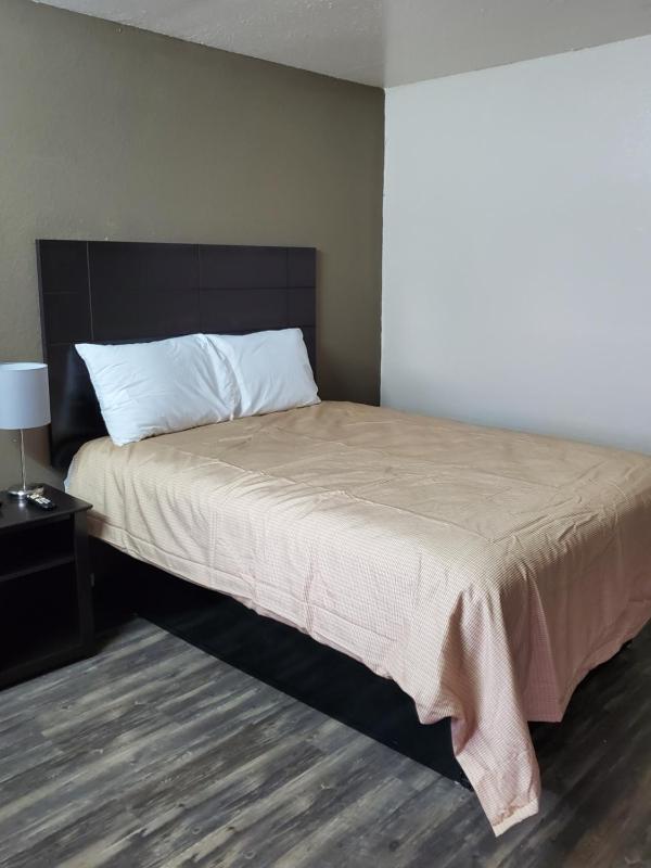 Queen Room image 1