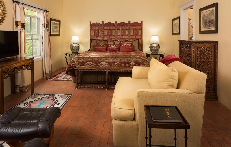 Deluxe King Suite image 1