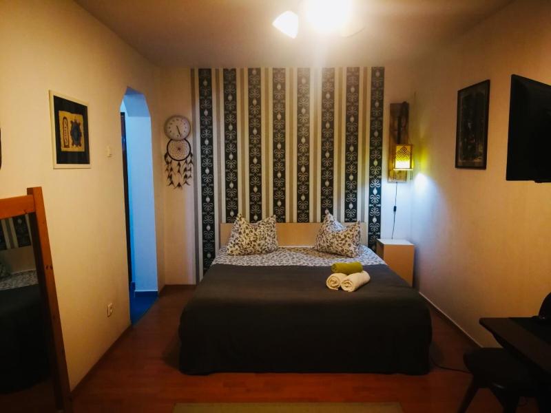 One-Bedroom Apartment image 4