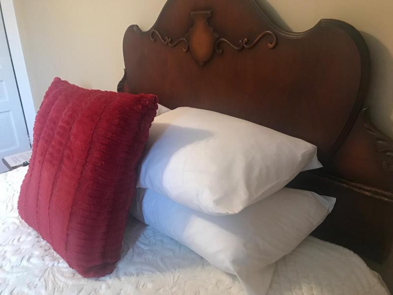 Standard Queen Room image 3