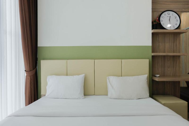 Modern Look 1BR at Brooklyn Alam Sutera Apartment By Travelio - image 1