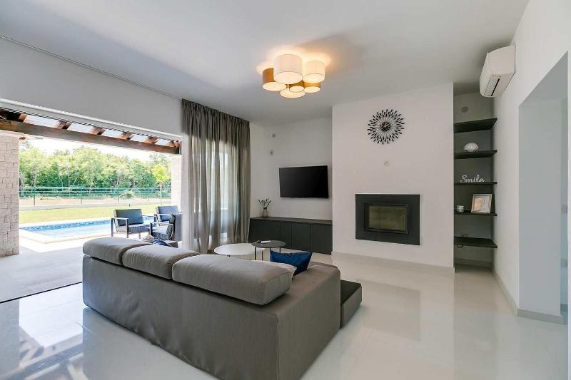 Three-Bedroom Villa image 3