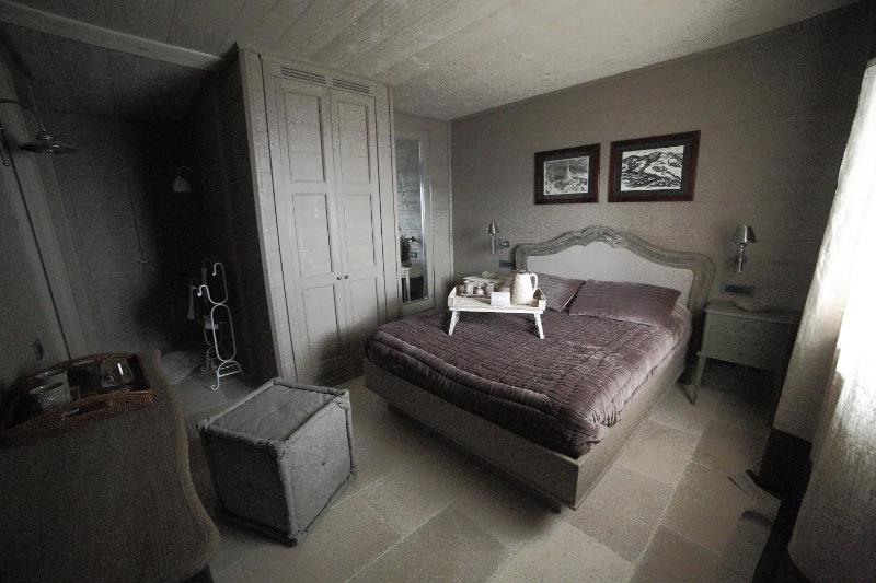 Double Room image 3