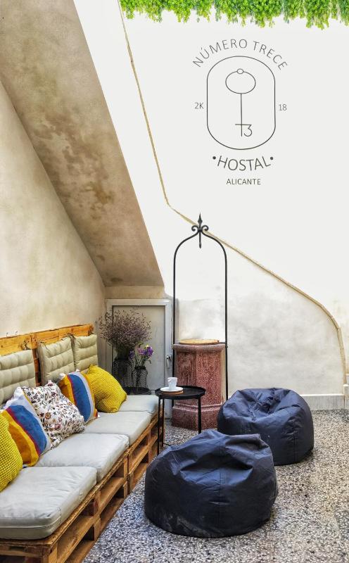 Hostel Numero Trece - Private Capsule Deds - Albergue Juvenil - FREE towels coffee & tea remote check-in - image 1