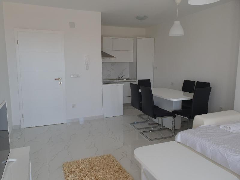 Apartment image 2