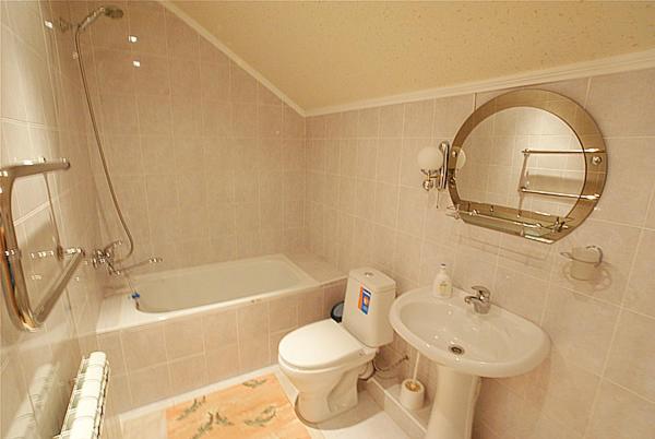 Quadruple Room with Bathroom image 3