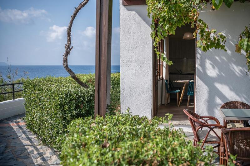 Two-Bedroom Apartment with Garden View image 2