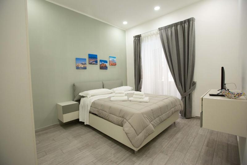 Apartment with Shower image 4