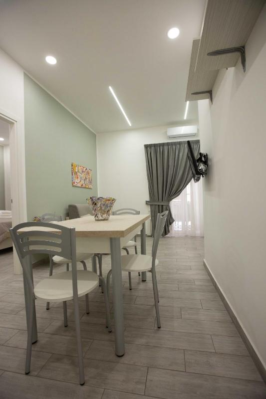 Apartment with Shower image 3