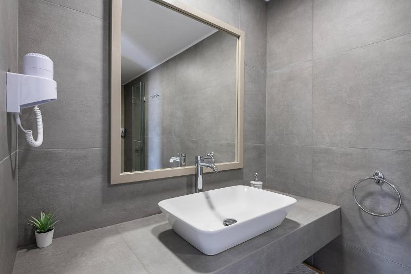Two-Bedroom Apartment with Garden View image 4