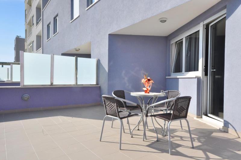 Studio with Terrace image 2