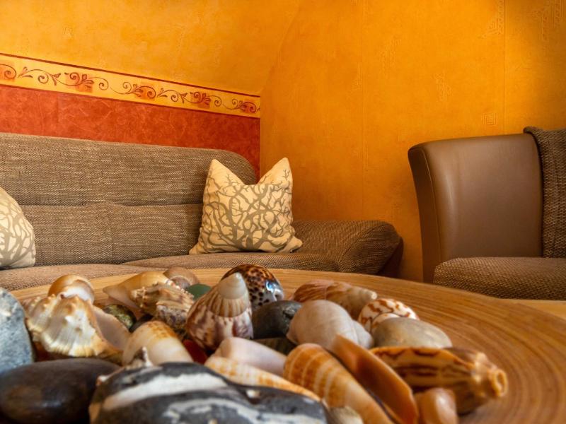 One-Bedroom Apartment with Shower image 2