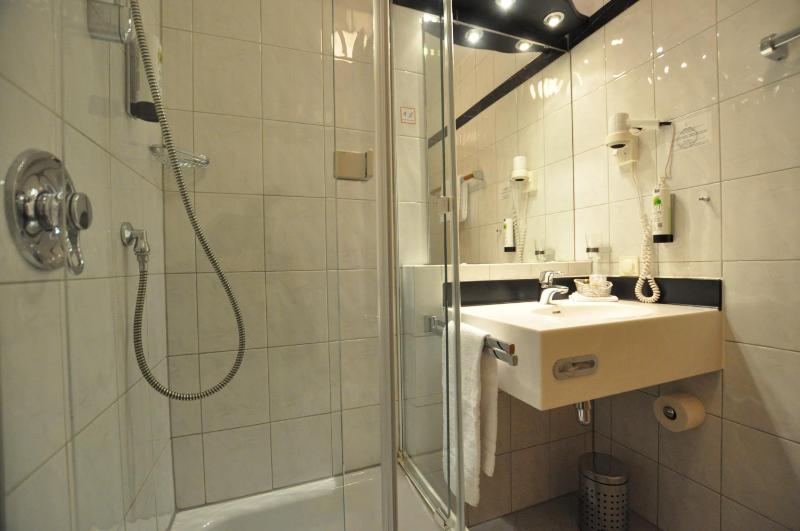 Single Room - Basement image 2