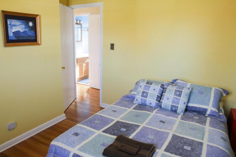 Standard Queen Room image 4