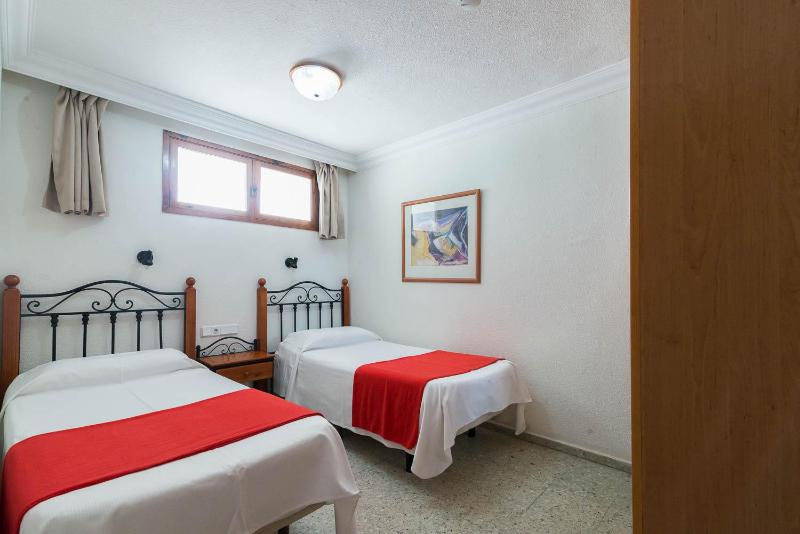 One-Bedroom Apartment image 4