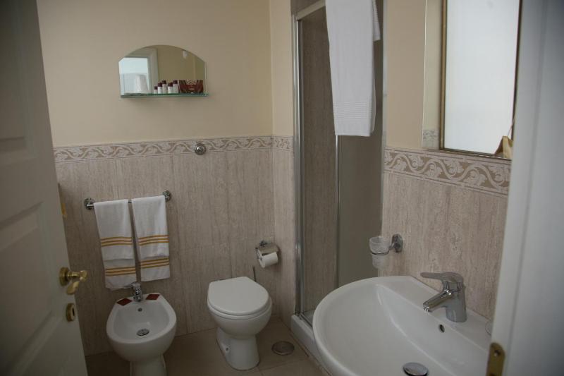 Economy Double Room image 2